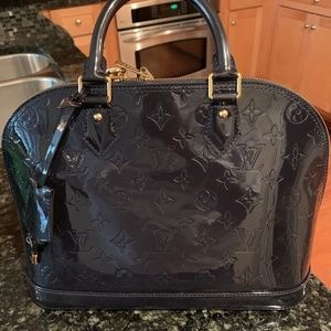 Pictures of inside posted